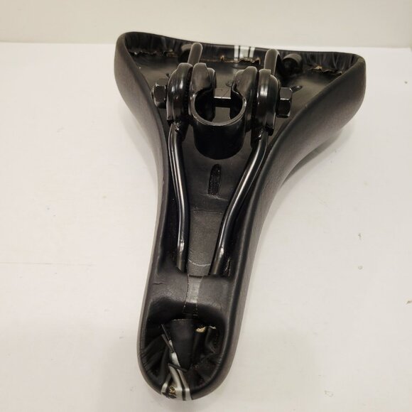 Schwinn Bicycle Viscount M SVT-7 BLACK Saddle SEAT W/GREY Stripe Small Tear - Picture 7 of 7